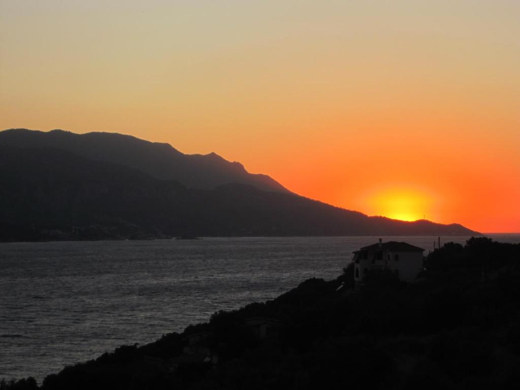 Scorpios Hotel & Suites Samos Town Exteriör bild